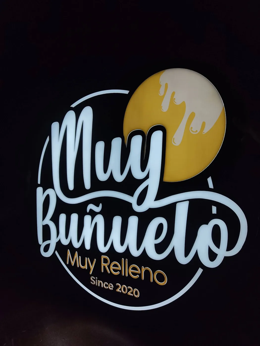 Letrero luminoso 3D personalizado "Muy Buñuelo"